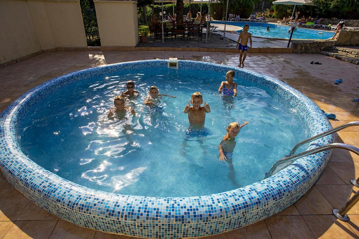 Hotel Naslada Μπαλτσίκ Εξωτερικό φωτογραφία